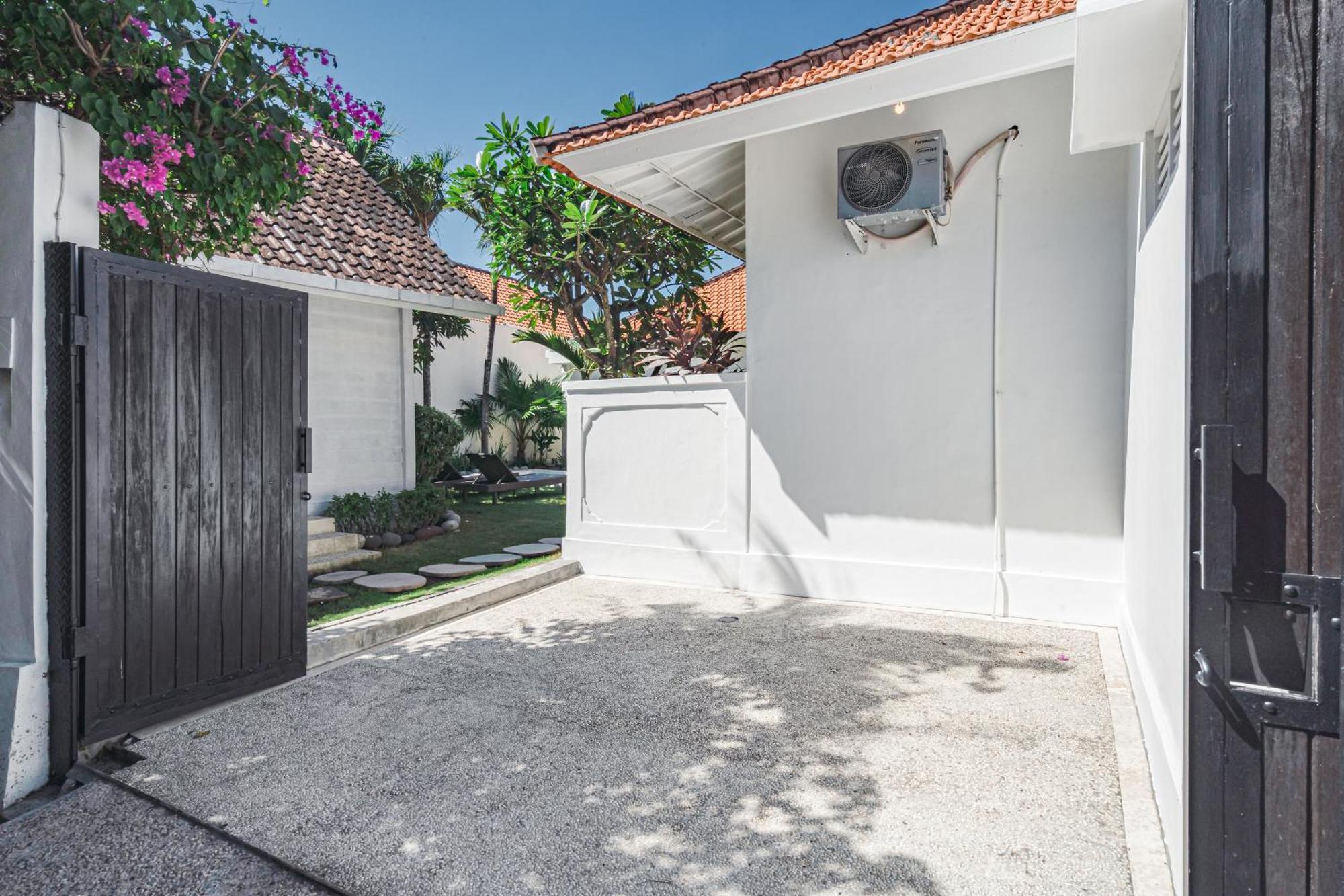 Green Garden Seminyak Villa Buitenkant foto