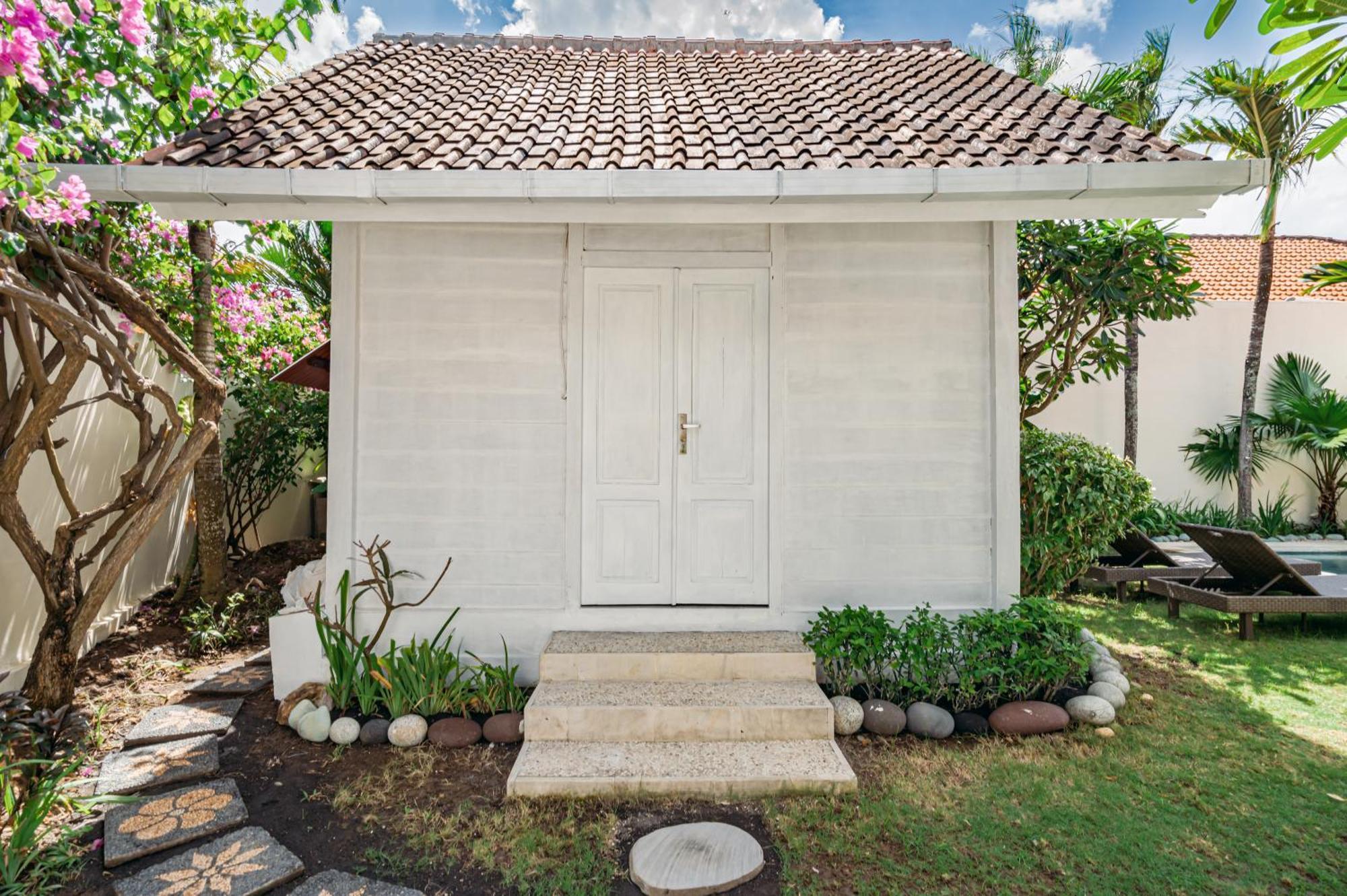 Green Garden Seminyak Villa Buitenkant foto